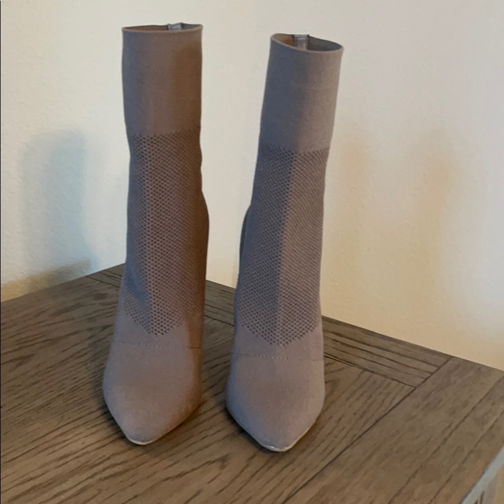 Lightly Worn Steve Madden Sock Booties Womens 6.5